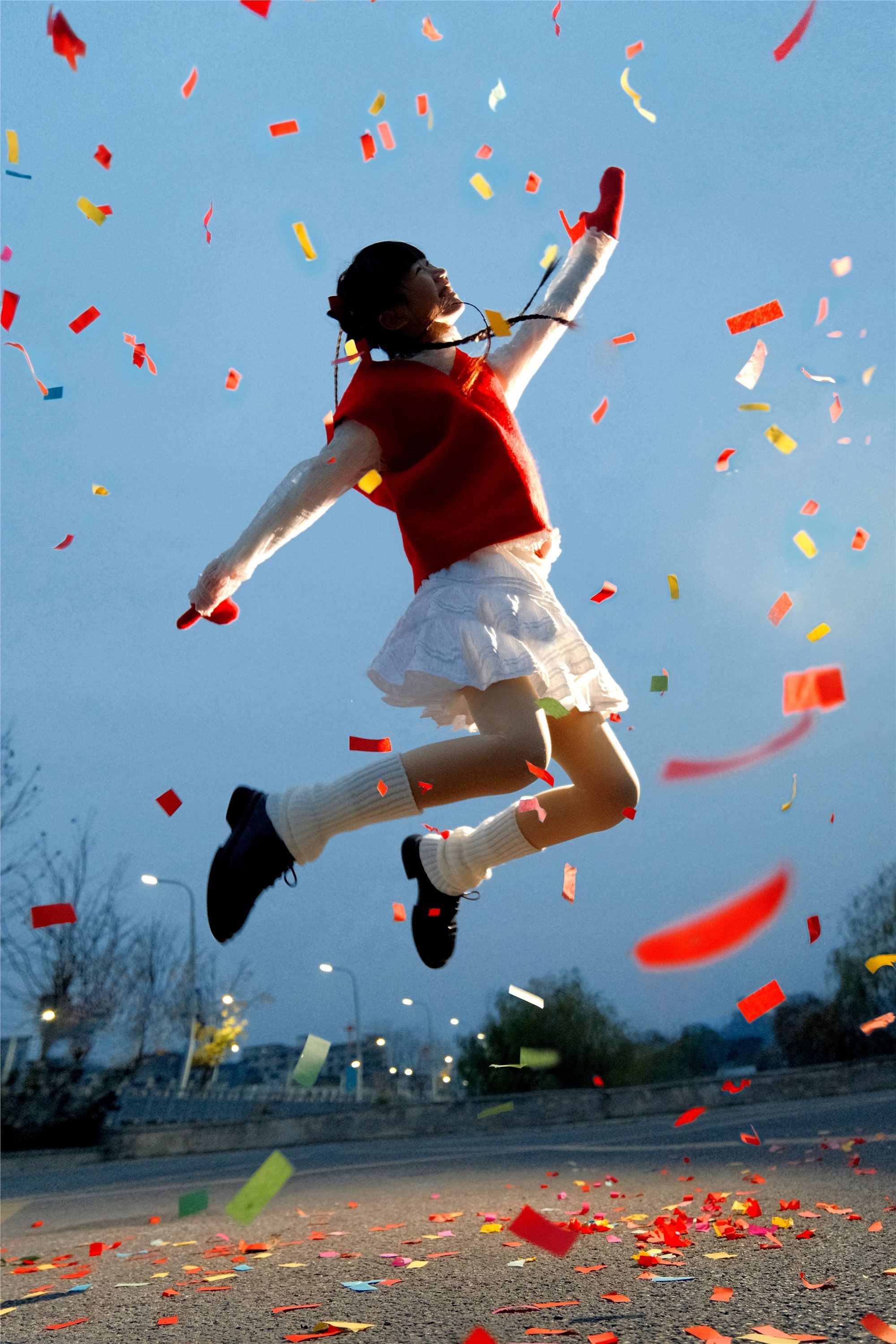 YITUYU 艺图语 2025.03.11 闪亮的新年 是三金呀